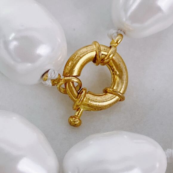 Vintage Baroque Faux Pearl Necklace Gold Tone Clasp 2000s 24.75" Chunky Strand - Picture 6 of 11